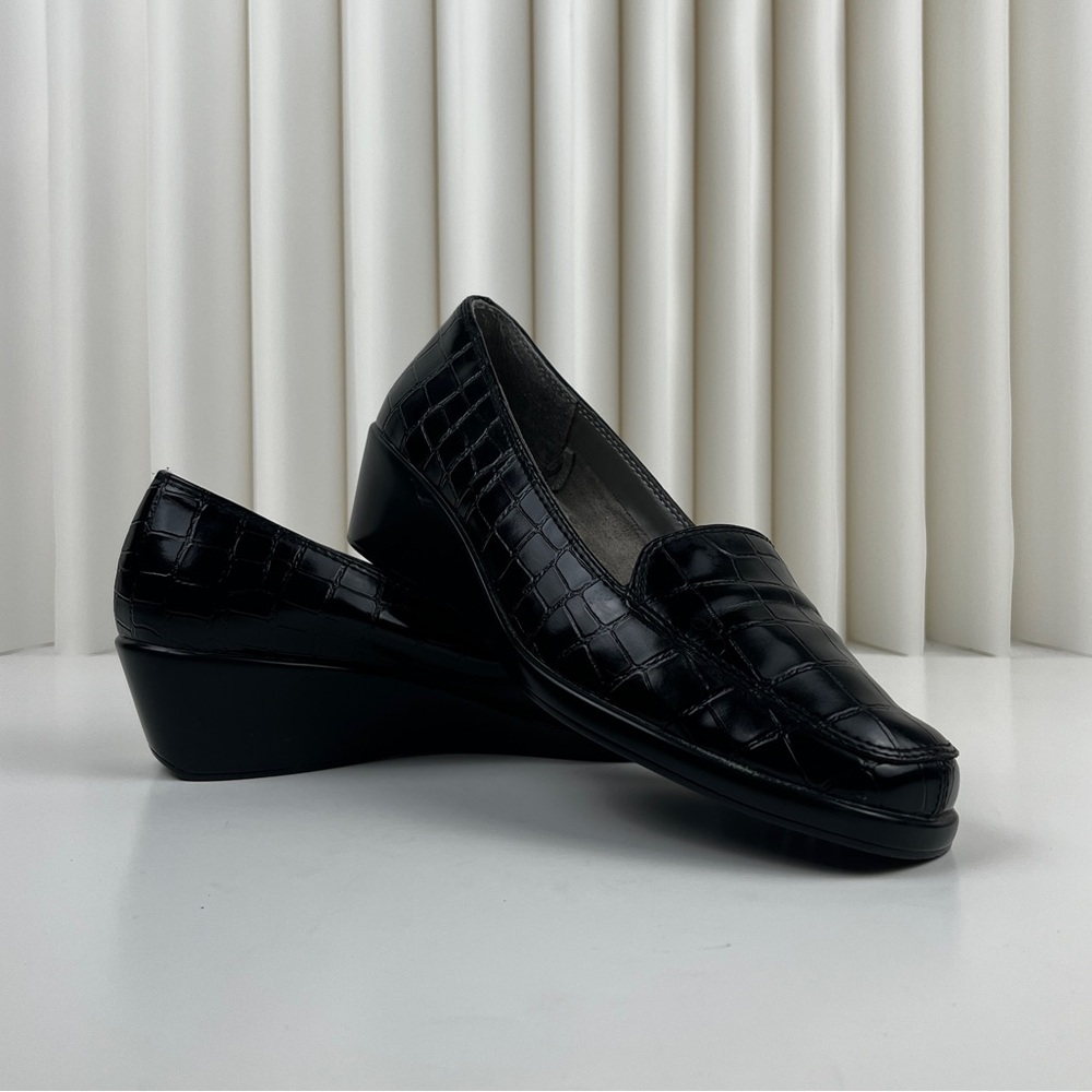 Aerosoles Women's Final Exam Black Crocodile Pattern Wedge